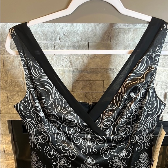 NWT Jones Wear Black Midi Sheath Dress with V-neck for Cocktail - Picture 4 of 14